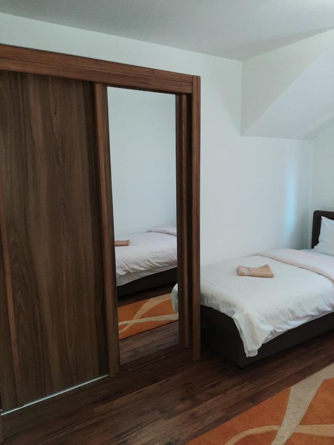 Apartmani Mia Vuksanovic เซทินเจ ห้อง รูปภาพ