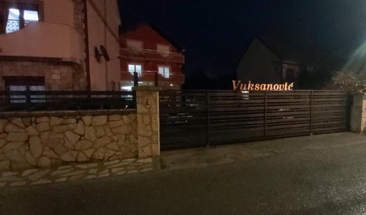Apartmani Mia Vuksanovic เซทินเจ ภายนอก รูปภาพ