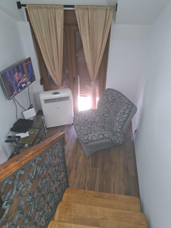 Apartmani Mia Vuksanovic เซทินเจ ภายนอก รูปภาพ