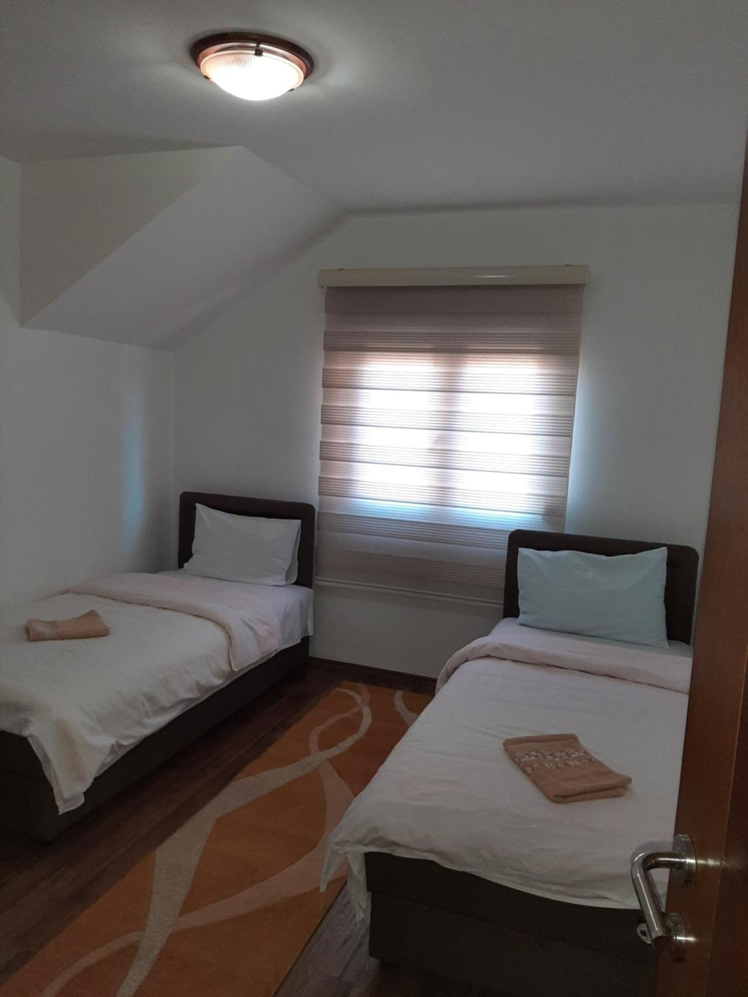 Apartmani Mia Vuksanovic เซทินเจ ห้อง รูปภาพ