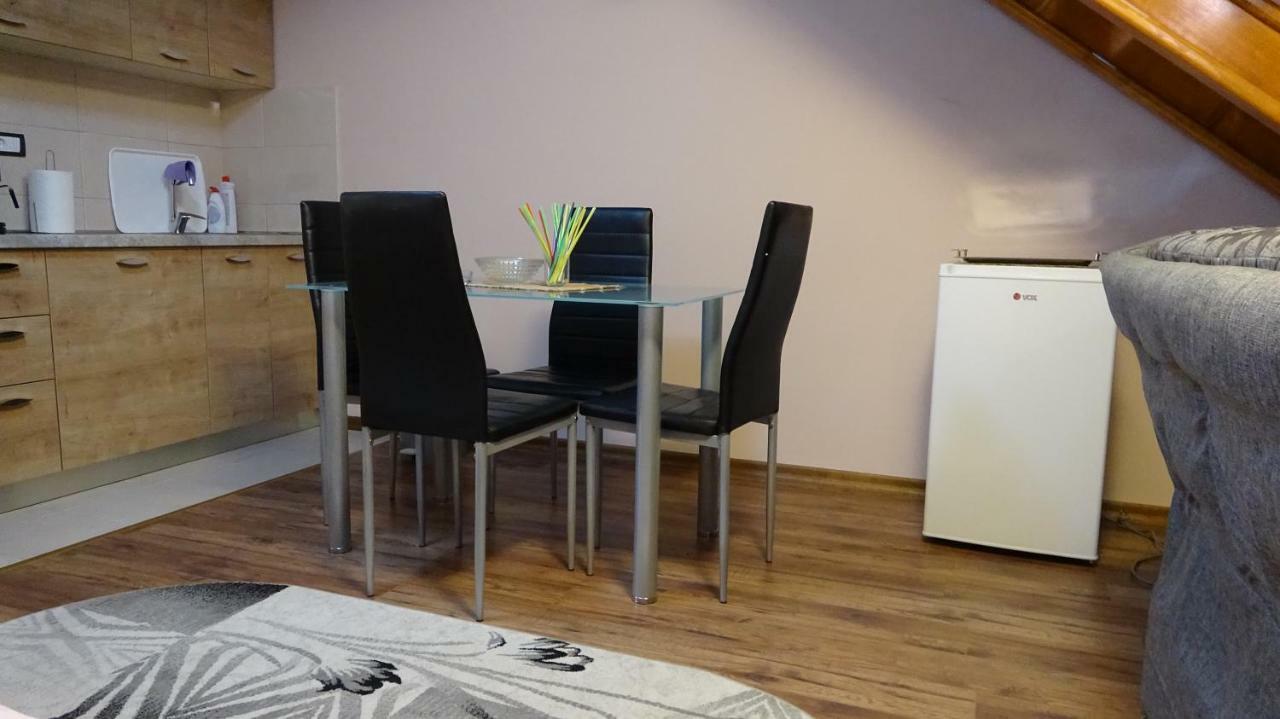 Apartmani Mia Vuksanovic เซทินเจ ภายนอก รูปภาพ