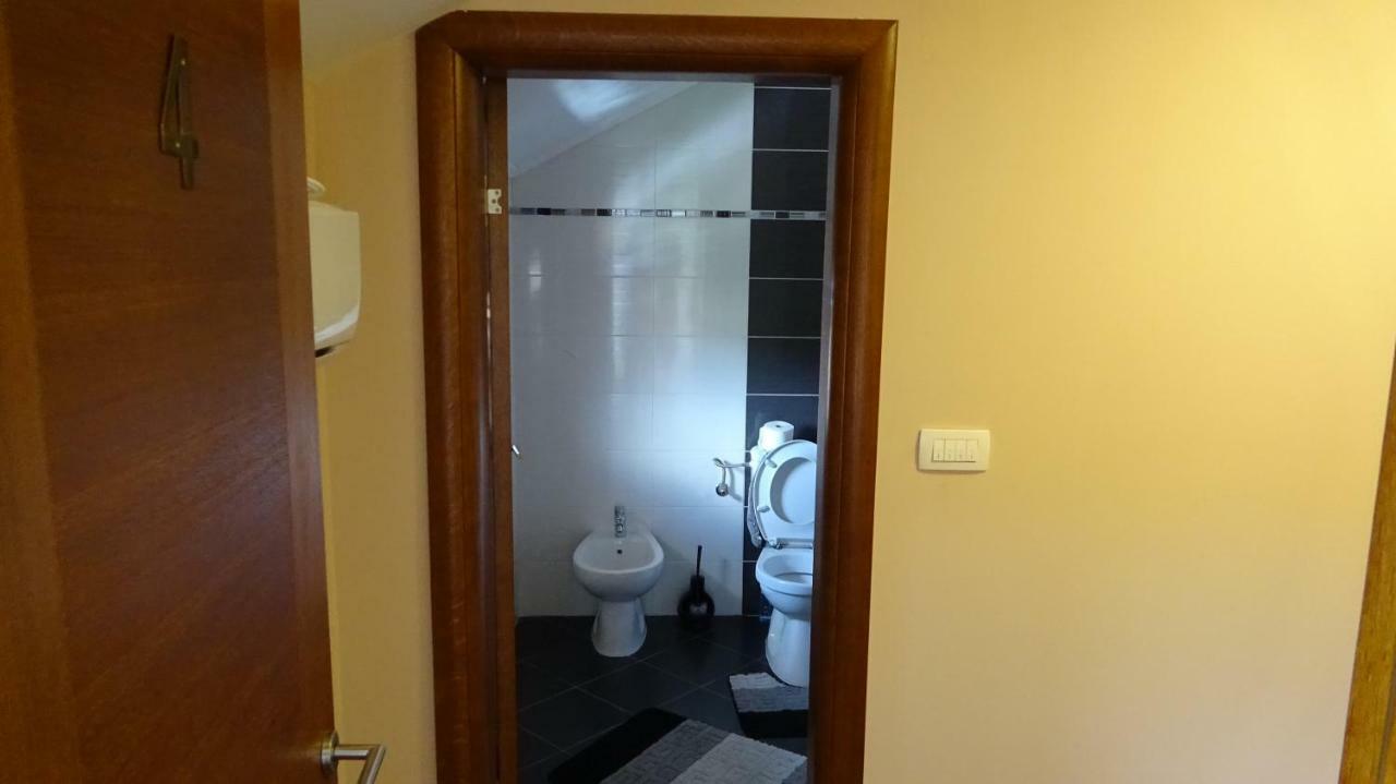 Apartmani Mia Vuksanovic เซทินเจ ภายนอก รูปภาพ