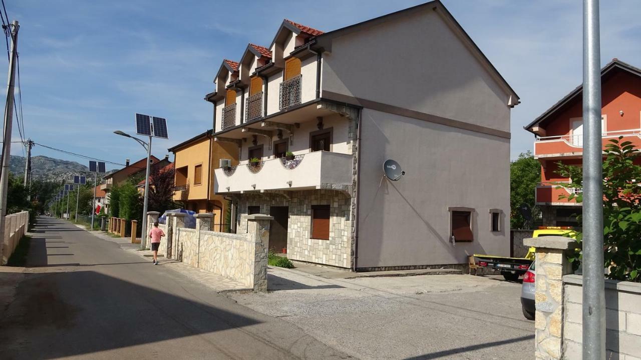 Apartmani Mia Vuksanovic เซทินเจ ภายนอก รูปภาพ
