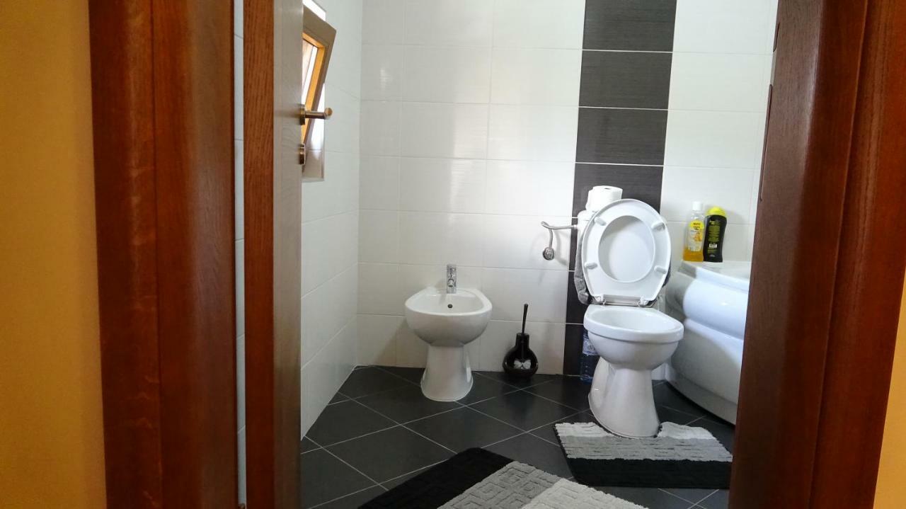 Apartmani Mia Vuksanovic เซทินเจ ภายนอก รูปภาพ