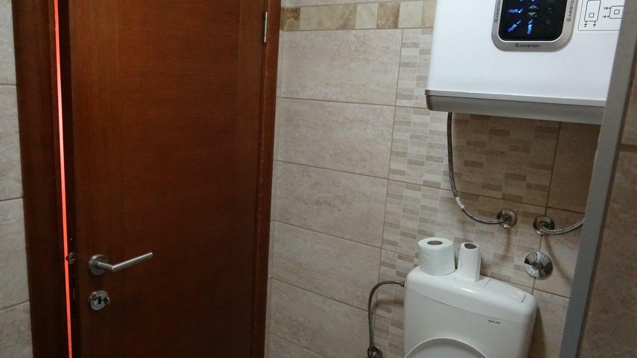 Apartmani Mia Vuksanovic เซทินเจ ภายนอก รูปภาพ
