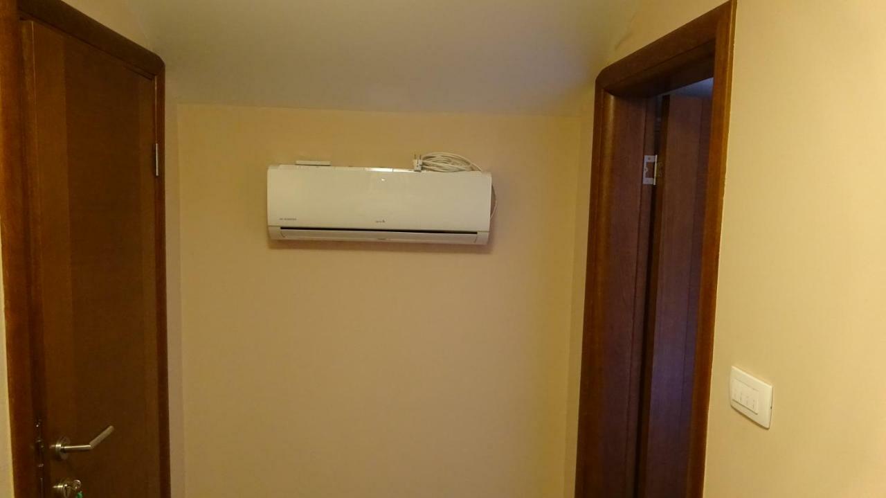Apartmani Mia Vuksanovic เซทินเจ ภายนอก รูปภาพ