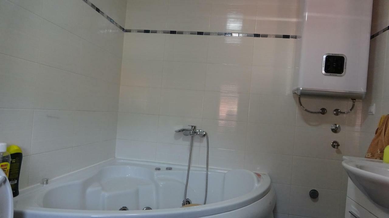 Apartmani Mia Vuksanovic เซทินเจ ภายนอก รูปภาพ
