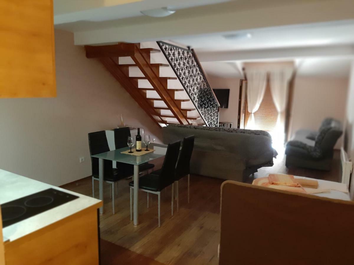 Apartmani Mia Vuksanovic เซทินเจ ภายนอก รูปภาพ