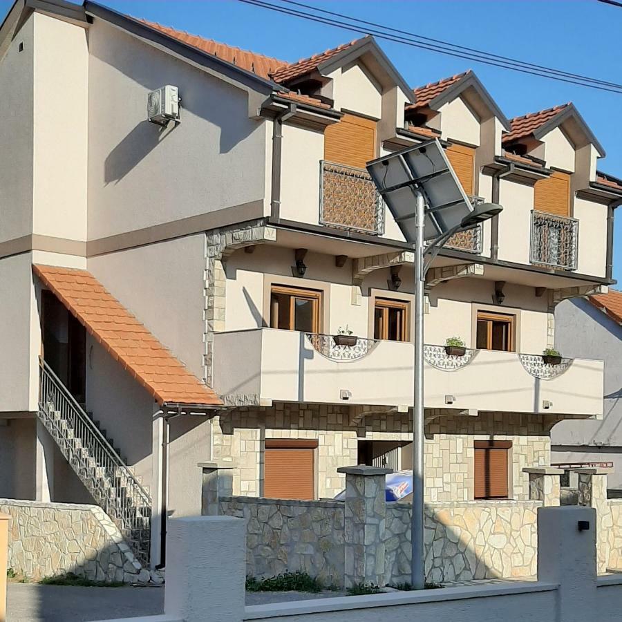 Apartmani Mia Vuksanovic เซทินเจ ภายนอก รูปภาพ