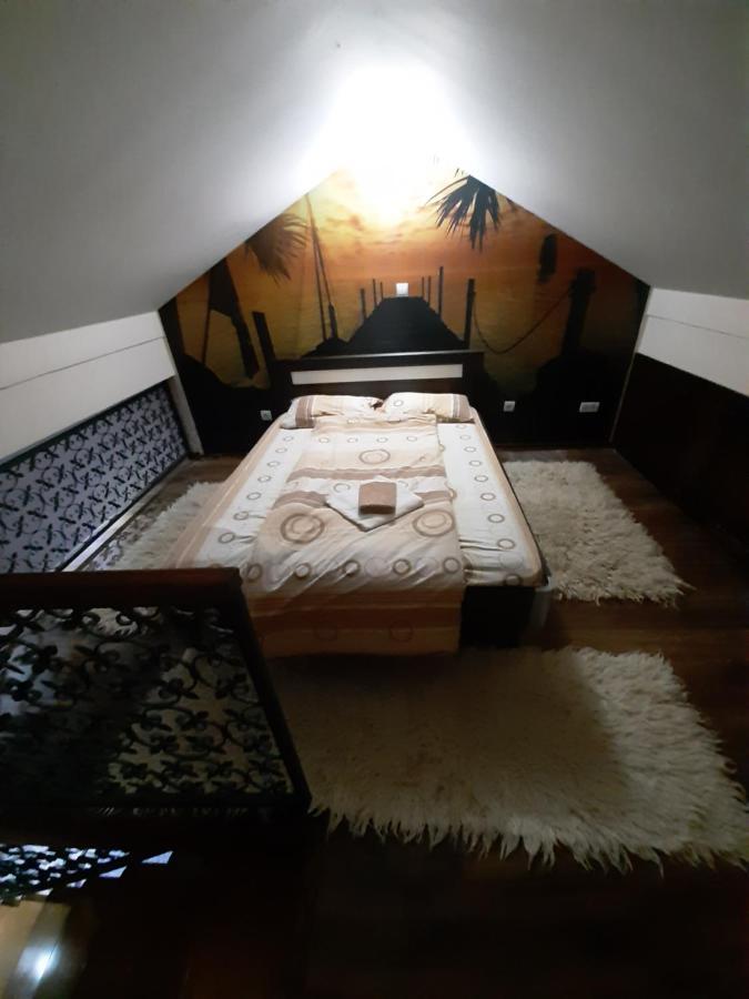 Apartmani Mia Vuksanovic เซทินเจ ภายนอก รูปภาพ
